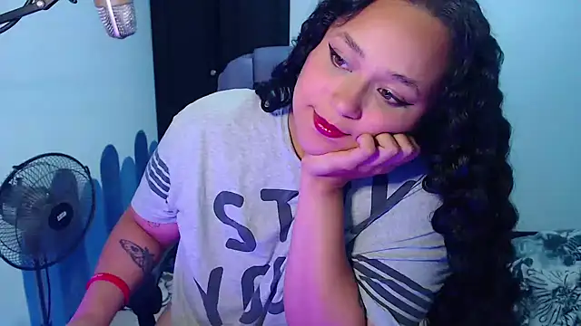 Luciernaga18 online show from 10/13/25, 02:02