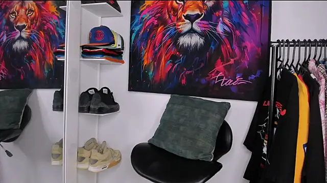 Snapshot of Pantera_black_21 chatting on 11/28/25, 11:10 Pantera black 21 online show from 11/28/25, 11:10