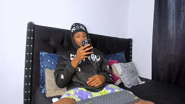 Snapshot of Pantera_black_21 chatting on 10/22/25, 09:13 Pantera black 21 online show from 10/22/25, 09:13