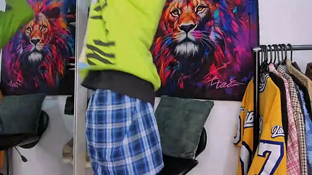 Snapshot of Pantera_black_21 chatting on 12/18/25, 10:19 Pantera black 21 online show from 12/18/25, 10:19