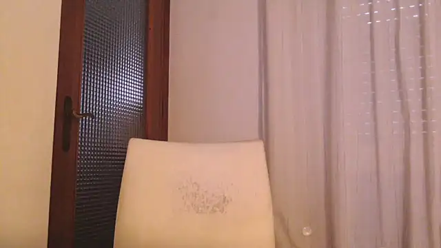 Snapshot of fragrance72 chatting on 12/01/25, 07:09 fragrance72 online show from 12/01/25, 07:09