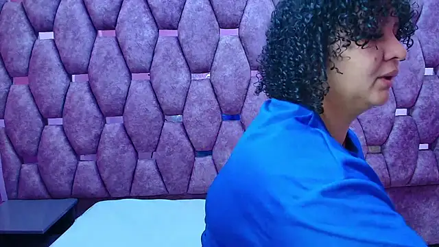 Snapshot of AlaSmith chatting on 02/12/26, 02:11 AlaSmith online show from 02/12/26, 02:11