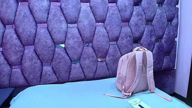 Snapshot of AlaSmith chatting on 02/27/26, 02:23 AlaSmith online show from 02/27/26, 02:23