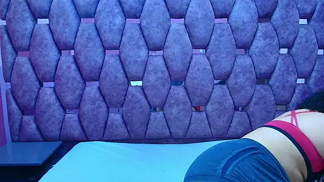 Snapshot of AlaSmith chatting on 02/05/26, 02:51 AlaSmith online show from 02/05/26, 02:51