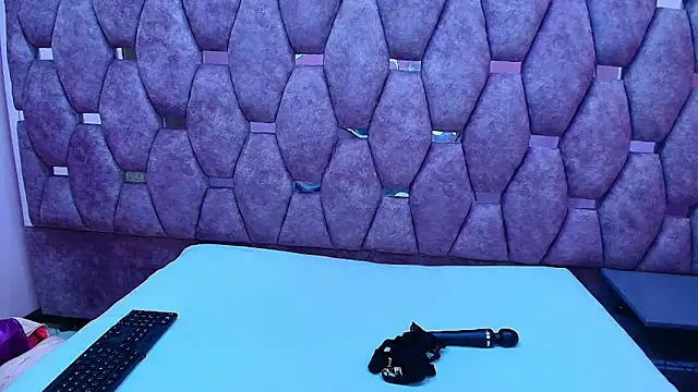 Snapshot of AlaSmith chatting on 02/11/26, 02:11 AlaSmith online show from 02/11/26, 02:11