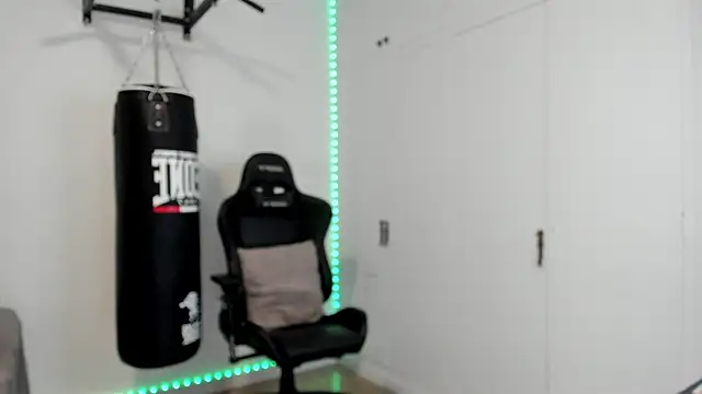 dan01  online show from 04/12/26, 06:16