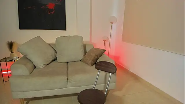 Snapshot of ina__nnaa chatting on 02/14/25, 09:43 ina nnaa online show from 02/14/25, 09:43