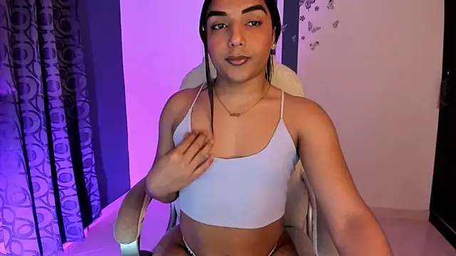 Snapshot of CandyLatinHott chatting on 12/22/25, 01:39 CandyLatinHott online show from 12/22/25, 01:39