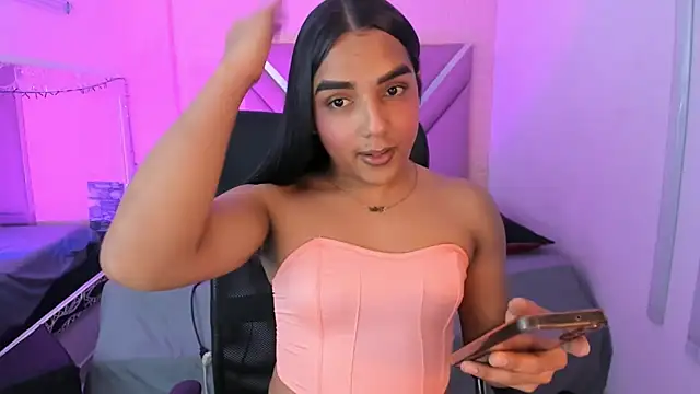 Snapshot of CandyLatinHott chatting on 02/05/26, 04:30 CandyLatinHott online show from 02/05/26, 04:30