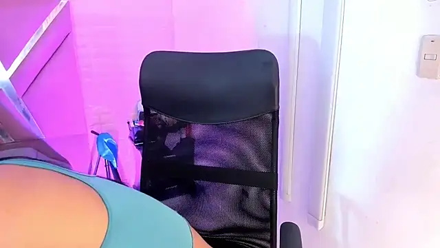 Snapshot of CandyLatinHott chatting on 01/08/26, 09:37 CandyLatinHott online show from 01/08/26, 09:37