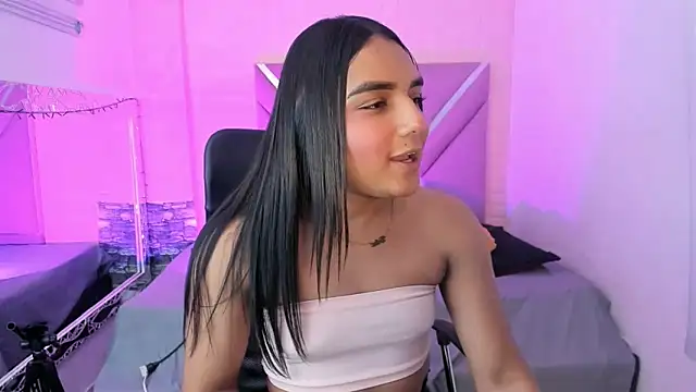 Snapshot of CandyLatinHott chatting on 02/11/26, 06:46 CandyLatinHott online show from 02/11/26, 06:46