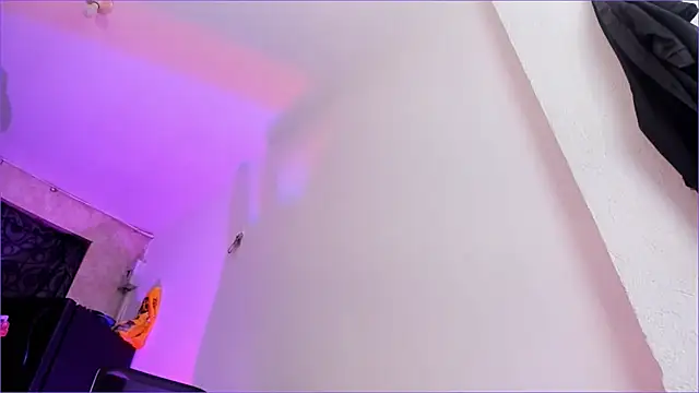 CandyLatinHott online show from 04/09/26, 12:23