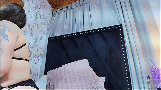 Snapshot of Eda_Bonne chatting on 07/20/26, 11:45 Eda Bonne online show from 07/20/26, 11:45