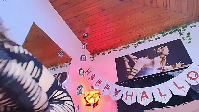 Snapshot of Eda_Bonne chatting on 10/13/25, 12:29 Eda Bonne online show from 10/13/25, 12:29