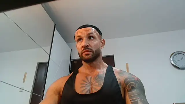 Snapshot of Magnificmuscles89 chatting on 05/27/26, 10:44 Magnificmuscles89 online show from 05/27/26, 10:44