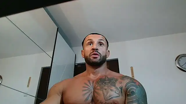 Snapshot of Magnificmuscles89 chatting on 05/28/26, 03:40 Magnificmuscles89 online show from 05/28/26, 03:40