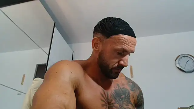 Snapshot of Magnificmuscles89 chatting on 06/26/26, 10:43 Magnificmuscles89 online show from 06/26/26, 10:43