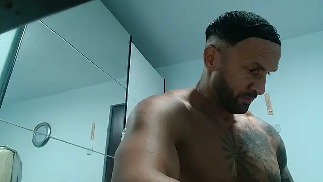 Snapshot of Magnificmuscles89 chatting on 05/19/26, 11:17 Magnificmuscles89 online show from 05/19/26, 11:17