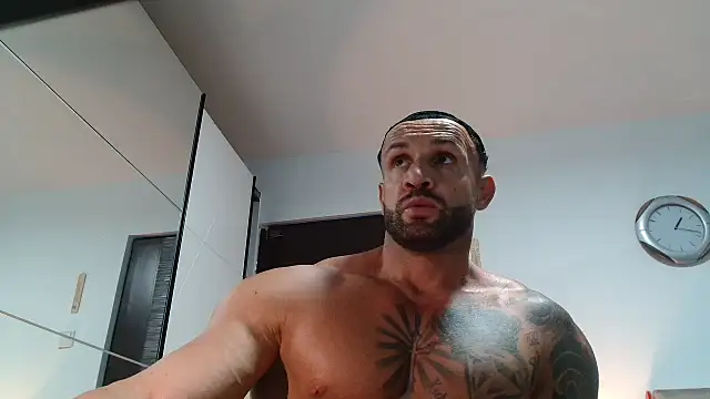 Snapshot of Magnificmuscles89 chatting on 05/26/26, 10:19 Magnificmuscles89 online show from 05/26/26, 10:19