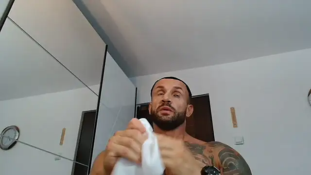 Snapshot of Magnificmuscles89 chatting on 06/27/26, 04:35 Magnificmuscles89 online show from 06/27/26, 04:35