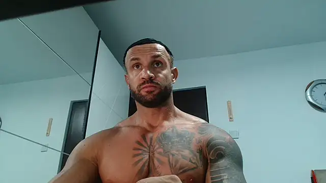 Snapshot of Magnificmuscles89 chatting on 05/18/26, 10:31 Magnificmuscles89 online show from 05/18/26, 10:31