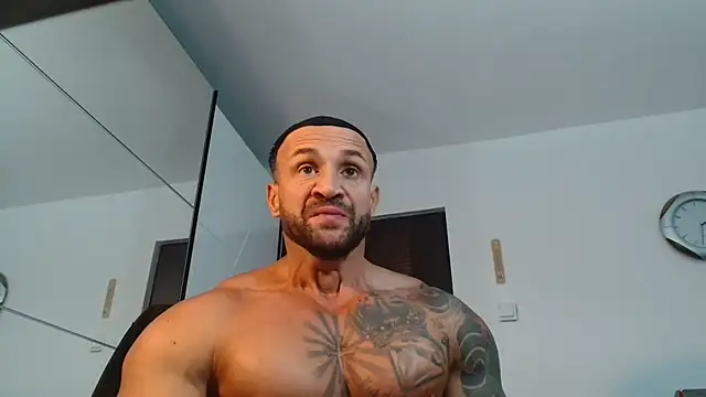 Snapshot of Magnificmuscles89 chatting on 06/02/26, 11:32 Magnificmuscles89 online show from 06/02/26, 11:32