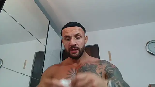 Snapshot of Magnificmuscles89 chatting on 06/03/26, 10:25 Magnificmuscles89 online show from 06/03/26, 10:25