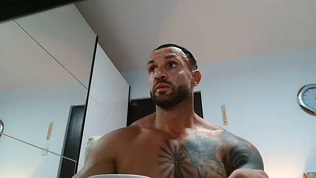 Snapshot of Magnificmuscles89 chatting on 05/26/26, 10:13 Magnificmuscles89 online show from 05/26/26, 10:13