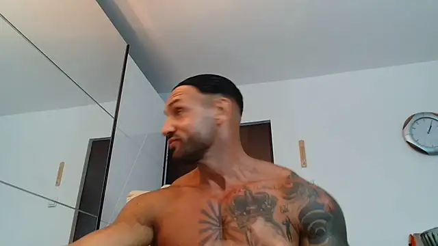 Snapshot of Magnificmuscles89 chatting on 07/13/26, 10:25 Magnificmuscles89 online show from 07/13/26, 10:25