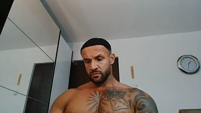 Snapshot of Magnificmuscles89 chatting on 06/08/26, 10:32 Magnificmuscles89 online show from 06/08/26, 10:32