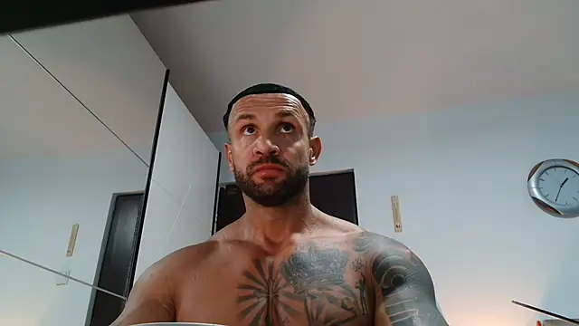 Snapshot of Magnificmuscles89 chatting on 05/23/26, 10:36 Magnificmuscles89 online show from 05/23/26, 10:36