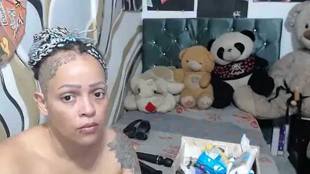 Snapshot of manzanahot9 chatting on 11/06/25, 06:45 manzanahot9 online show from 11/06/25, 06:45