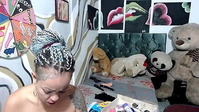 Snapshot of manzanahot9 chatting on 10/27/25, 11:33 manzanahot9 online show from 10/27/25, 11:33