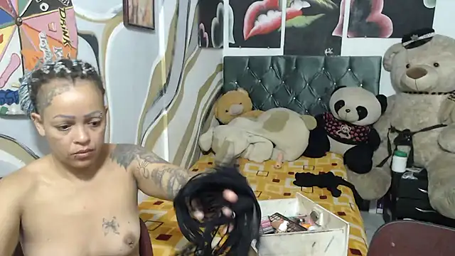 manzanahot9 online show from 11/18/25, 10:40