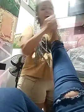 manzanahot9 online show from 11/23/25, 04:39