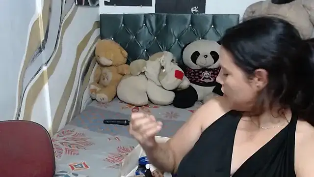 Snapshot of manzanahot9 chatting on 10/22/25, 06:51 manzanahot9 online show from 10/22/25, 06:51