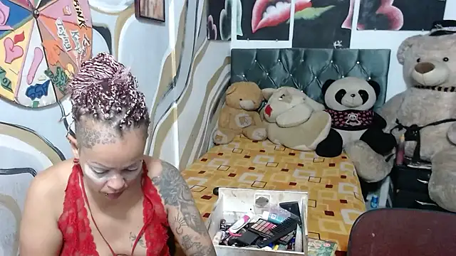 manzanahot9 online show from 12/17/25, 10:04