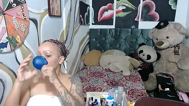 manzanahot9 online show from 04/04/26, 07:53