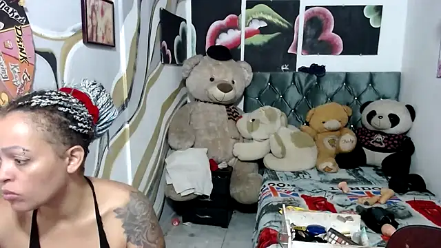 Snapshot of manzanahot9 chatting on 09/13/25, 01:22 manzanahot9 online show from 09/13/25, 01:22