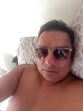 WAREHOUSE111 online show from 11/12/25, 06:34