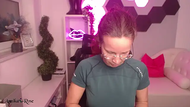 AnnikaRose online show from 02/08/25, 08:10