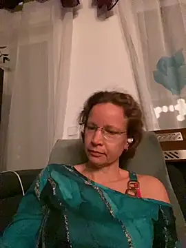 AnnikaRose online show from 11/11/25, 06:41