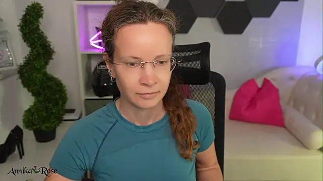 AnnikaRose online show from 02/04/26, 12:55