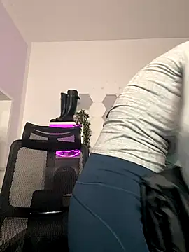 AnnikaRose online show from 12/20/25, 01:47