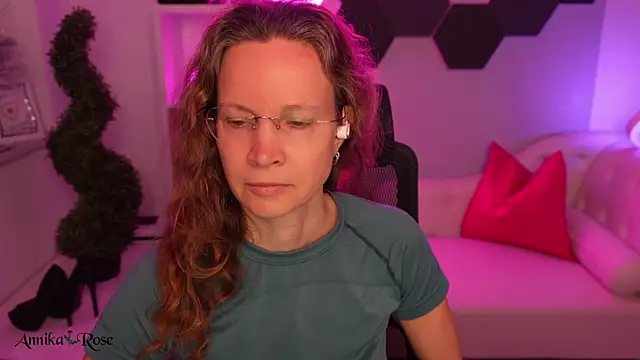 AnnikaRose online show from 02/09/26, 06:55