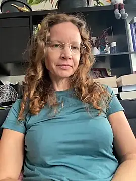 AnnikaRose online show from 10/28/25, 08:02