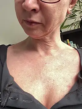 AnnikaRose online show from 04/20/26, 12:41
