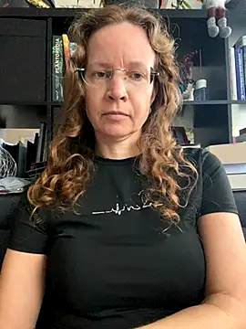 AnnikaRose online show from 10/27/25, 08:04