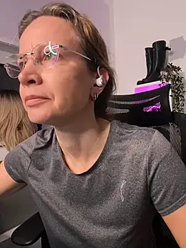 AnnikaRose online show from 12/05/25, 06:45