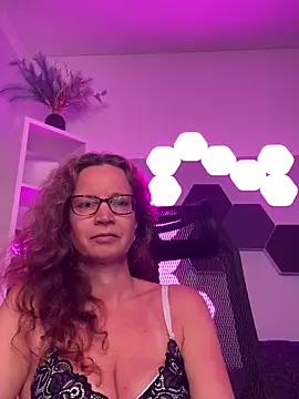 AnnikaRose online show from 05/25/26, 07:40